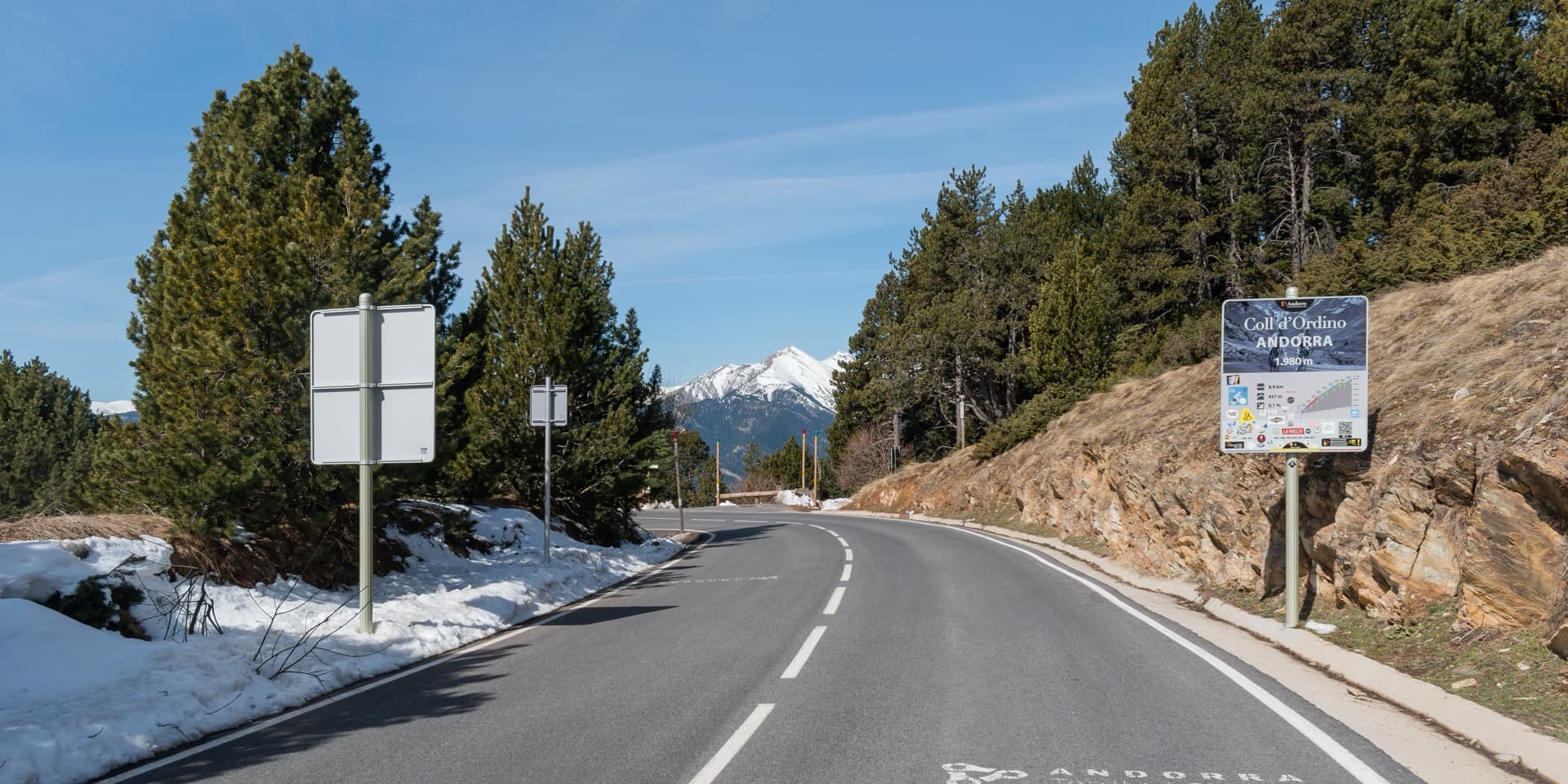 Der Gipfel des Coll d'Ordino in Andorra, wo Pogačars Vorsprung auf über drei Minuten anwuchs